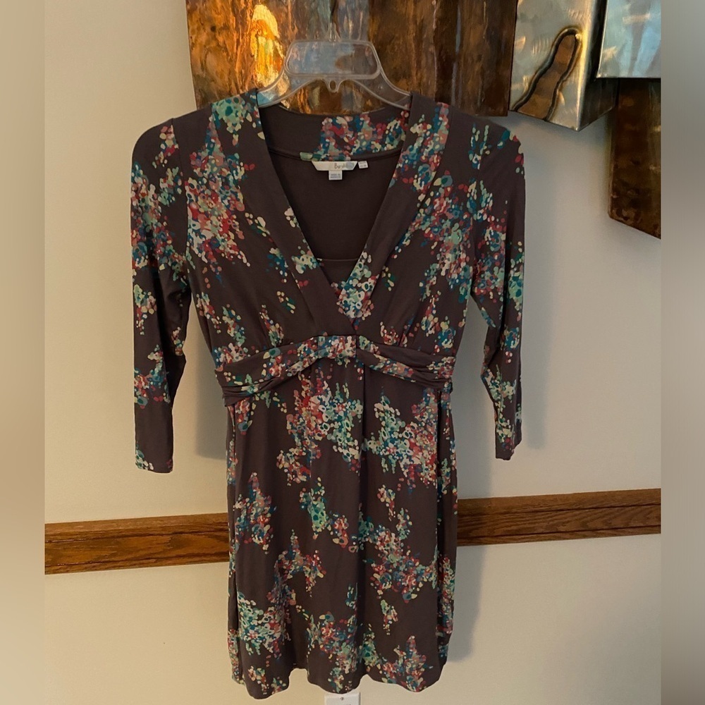 BODEN Jersey V Neck Dress in Cocoa with Bright Floral Design US 8or UK 12
